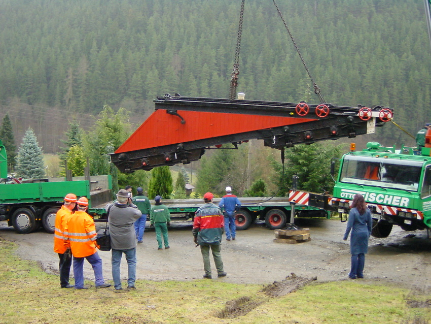 25 Tonnen werden hier verladen, 11.02.2002