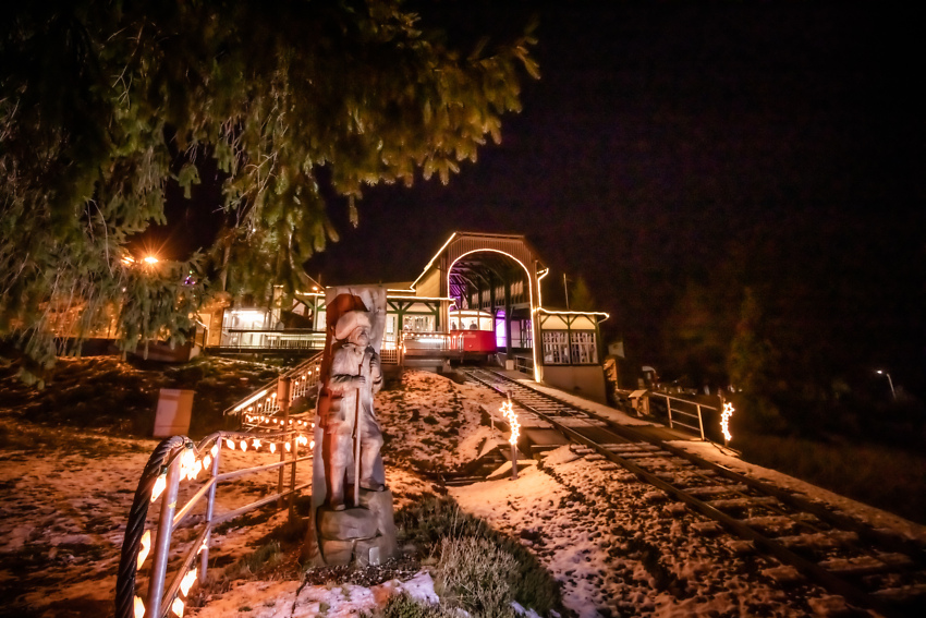 Die beleuchtete Bergstation