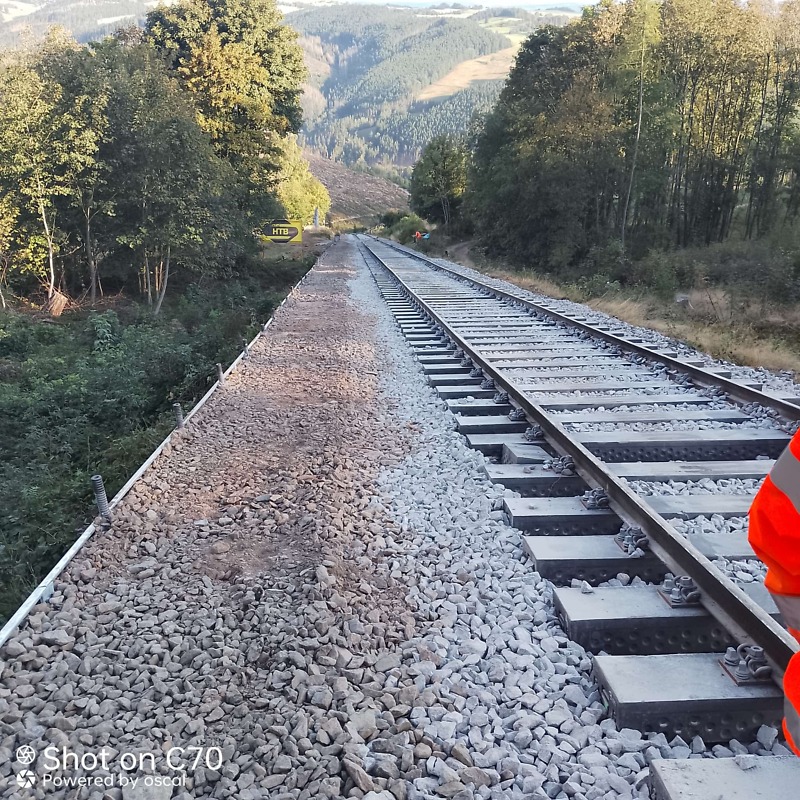Blick auf die Strecke und den Rettungsweg - Bild: Ingo Schneider